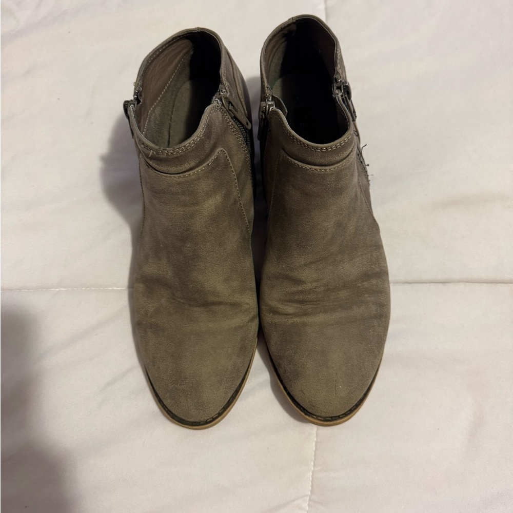 Maurice’s Gray Ankle Boots Size 9